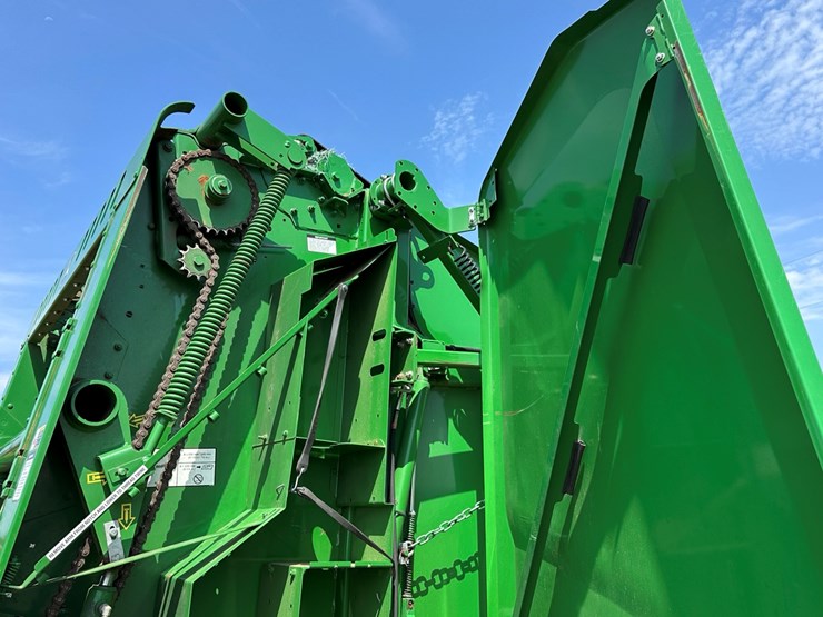 2018-john-deere-560m-image-11