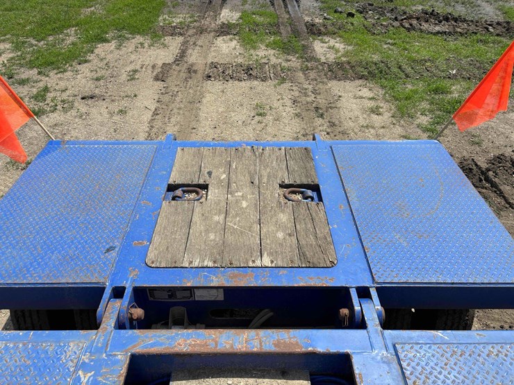 2012-nelson-trailer-image-11