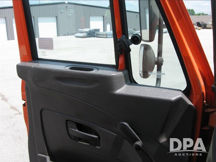 2009-international-durastar-4400-image-27