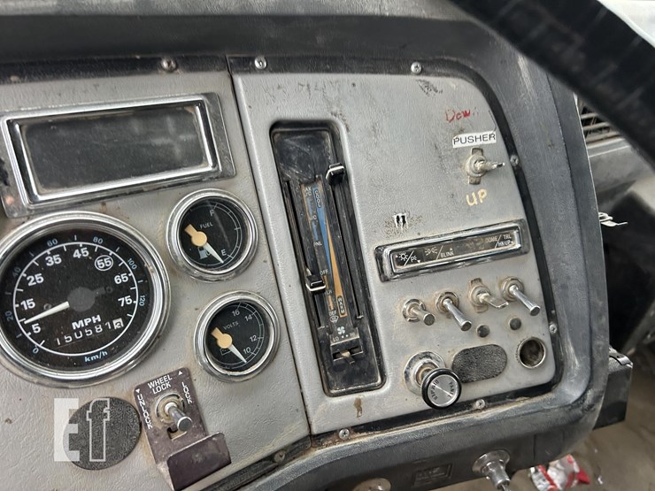 1997-ford-lt8000-image-48