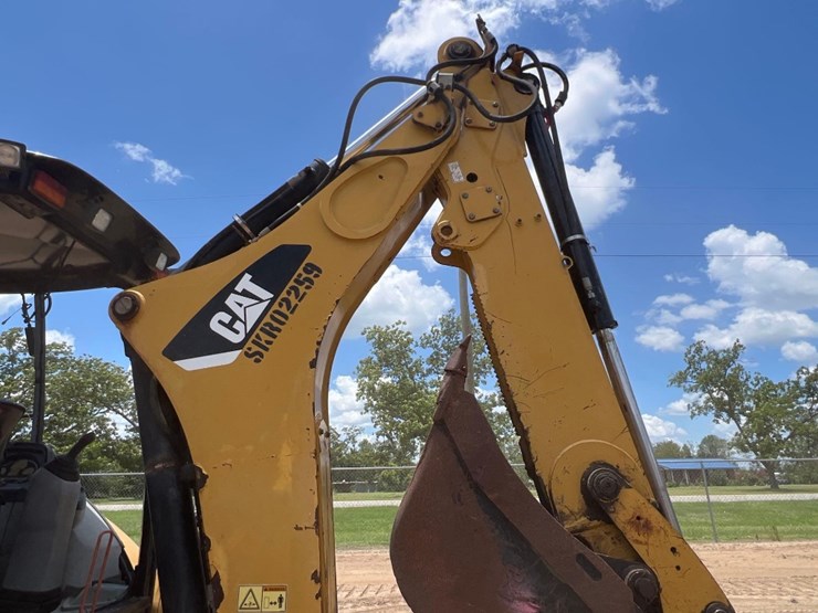 2013-caterpillar-420f-image-29