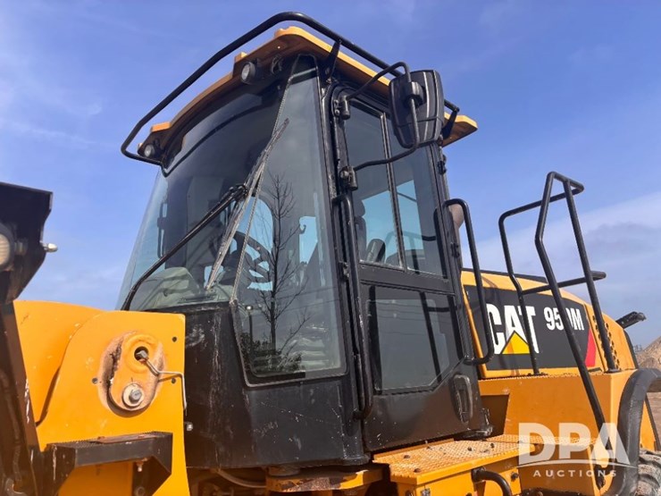 2014-caterpillar-950m-image-32