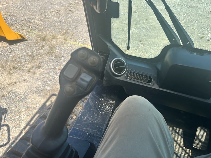 jcb-320t-image-47