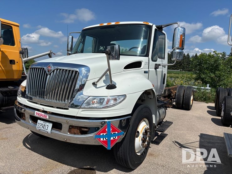2012-international-durastar-4400-image-2