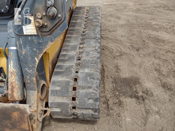 2020-deere-331g-image-31