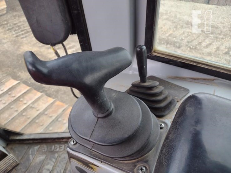 2004-deere-650h-xlt-image-10