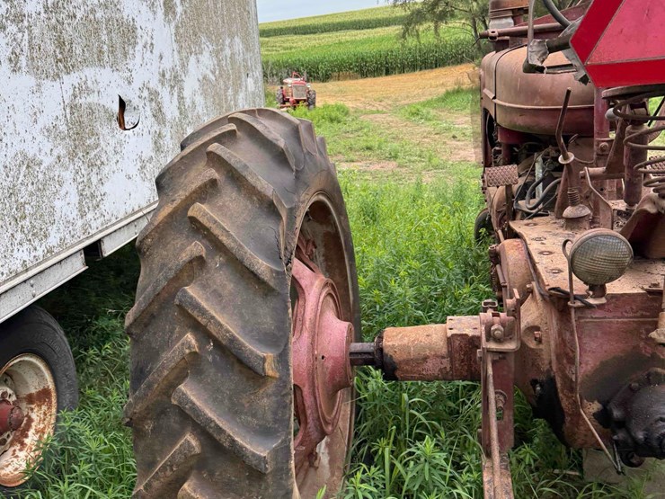 farmall-m-tractor-image-13