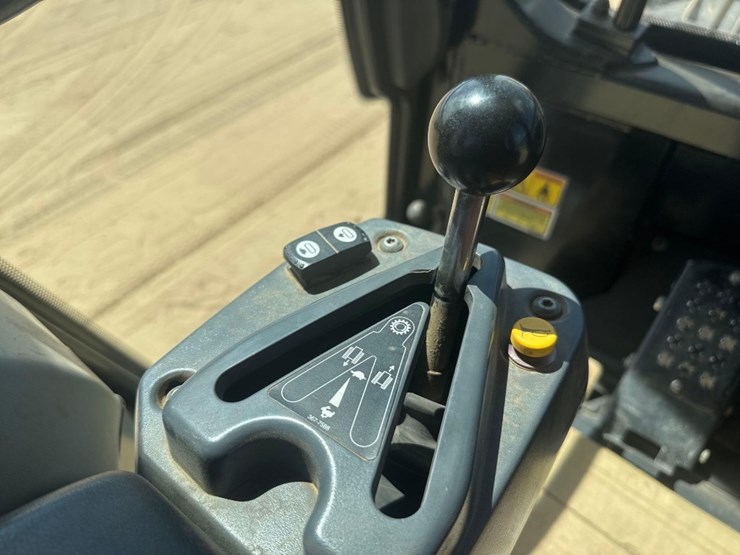 2021-caterpillar-953-image-31