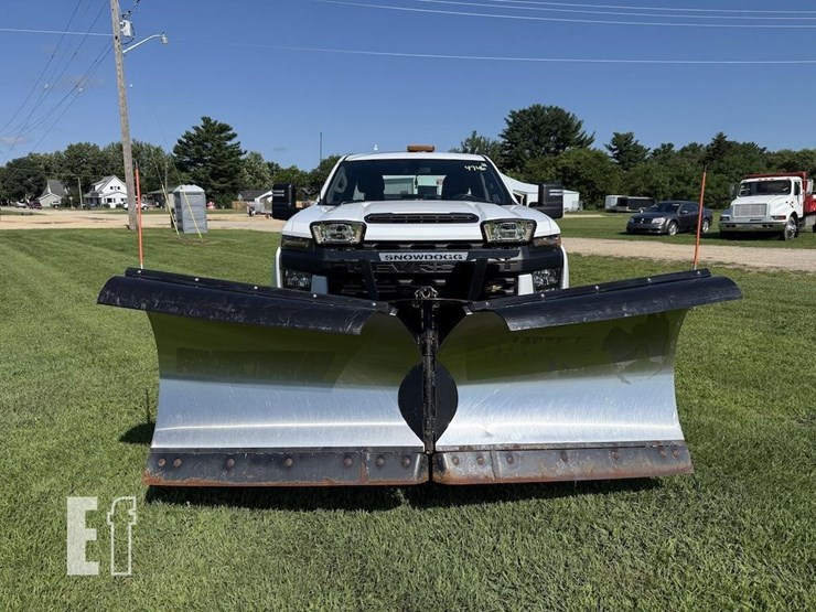 2020-chevrolet-2500hd-image-2