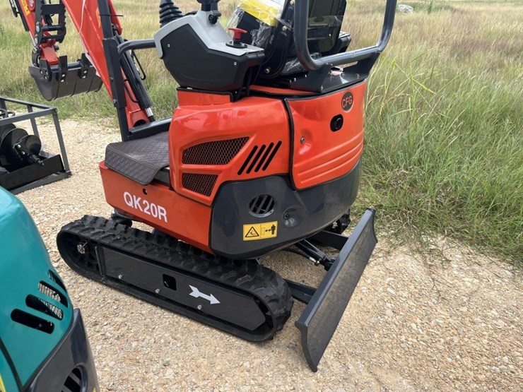 cfg-qk20r-mini-excavator-image-5