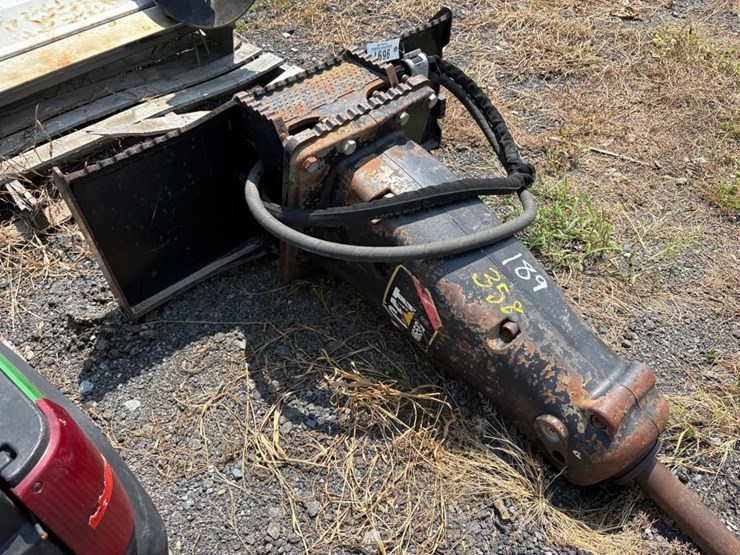 cat-h650-skid-steer-rock-hammer-image-4