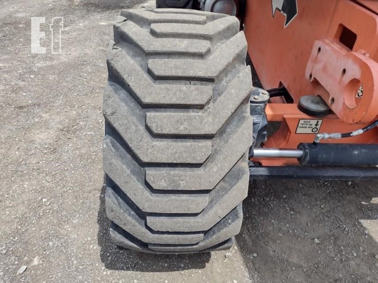 2015-jlg-740aj-image-15