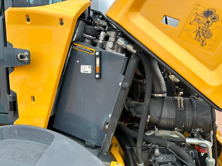 2019-deere-244l-image-44