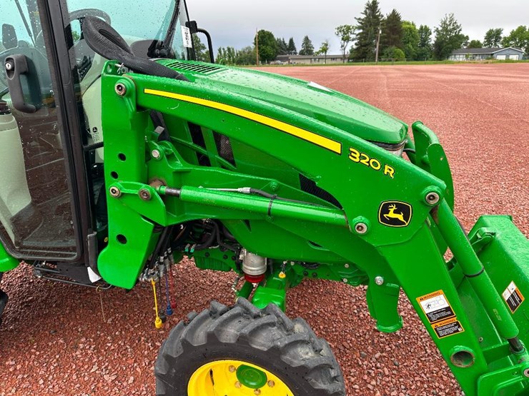 2022-john-deere-3046r-image-26