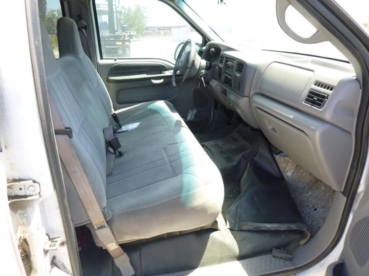 2000-ford-excursion-image-13