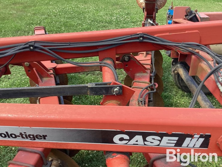 case-ih-730b-ecolo-tiger-7-shank-ripper-image-17