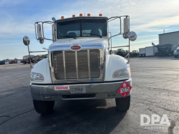 2013-peterbilt-337-image-21