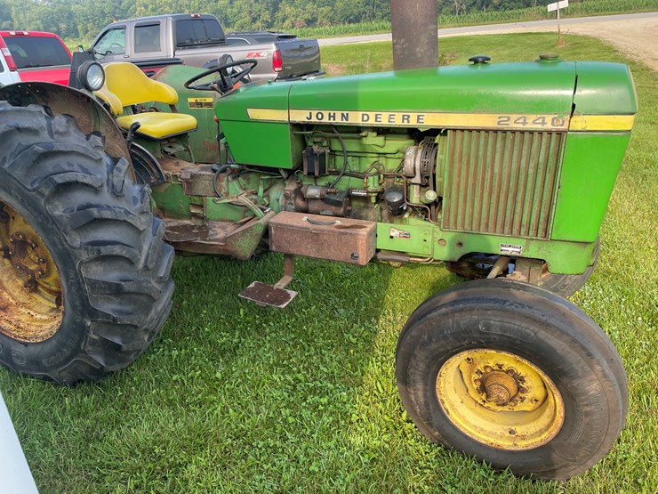 john-deere-2440-image-7