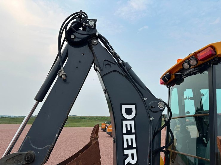 2018-deere-310sl-image-25