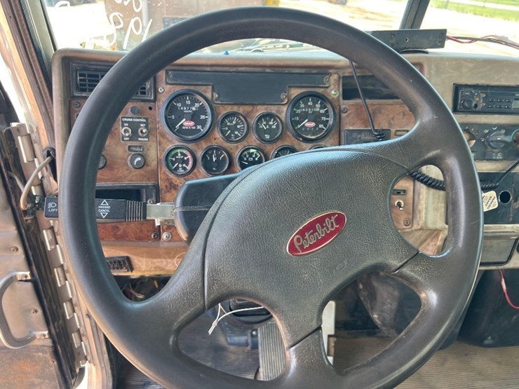 2003-peterbilt-330-image-28