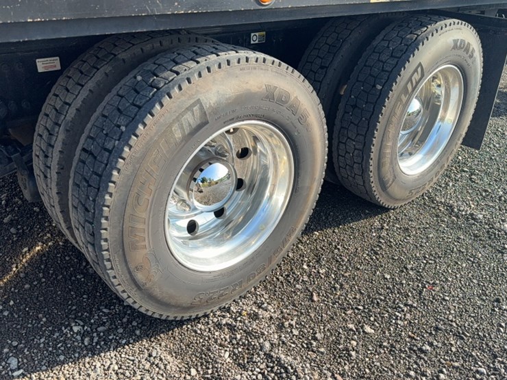 2016-kenworth-t880-image-12