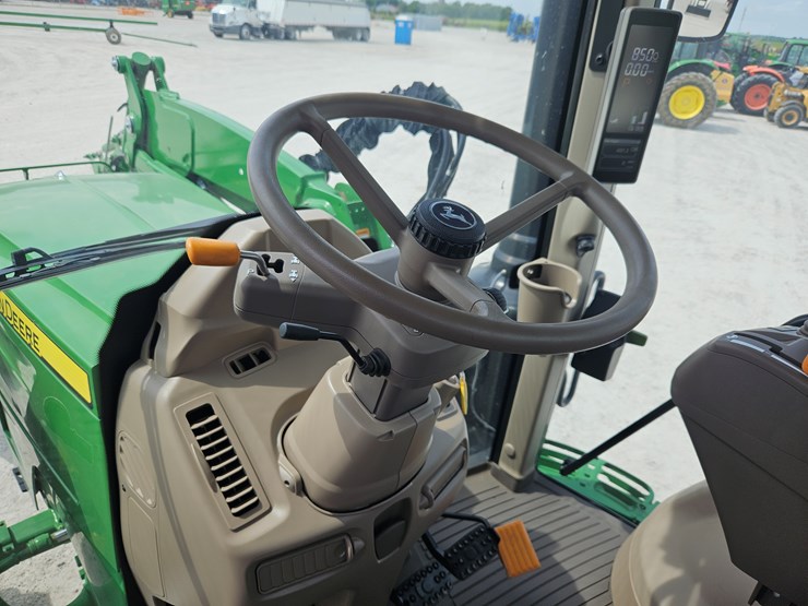 2022-john-deere-6140m-image-12