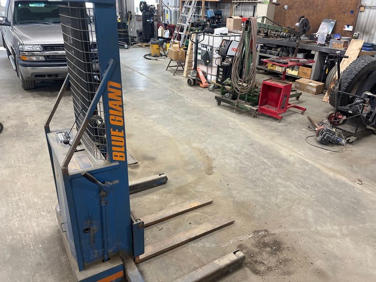 blue-giant-shop-forklift-image-4