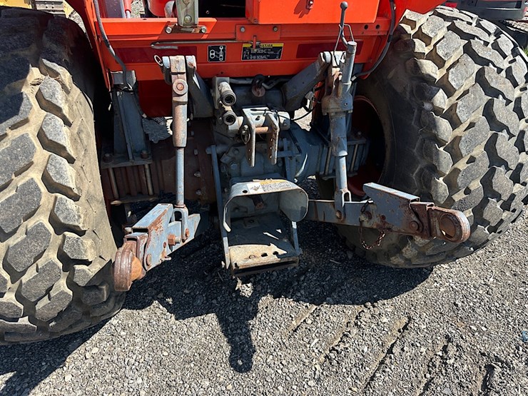kubota-m9500-tractor-image-15