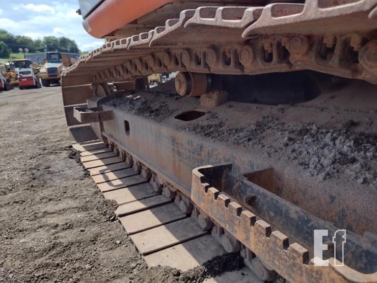 2007-hitachi-zx135us-image-34