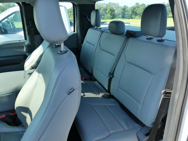 2022-ford-f150-xl-image-8