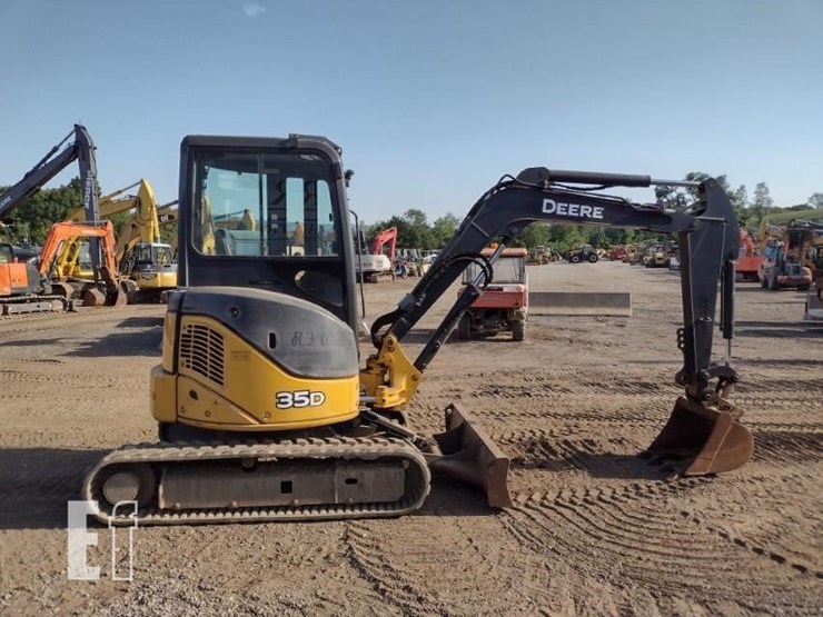2006-deere-35d-image-3