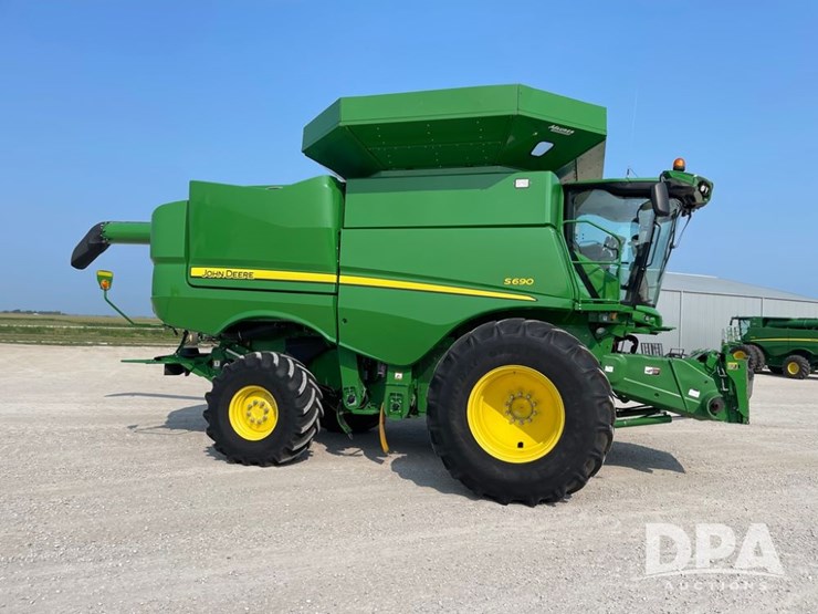 2016-john-deere-s690-image-4