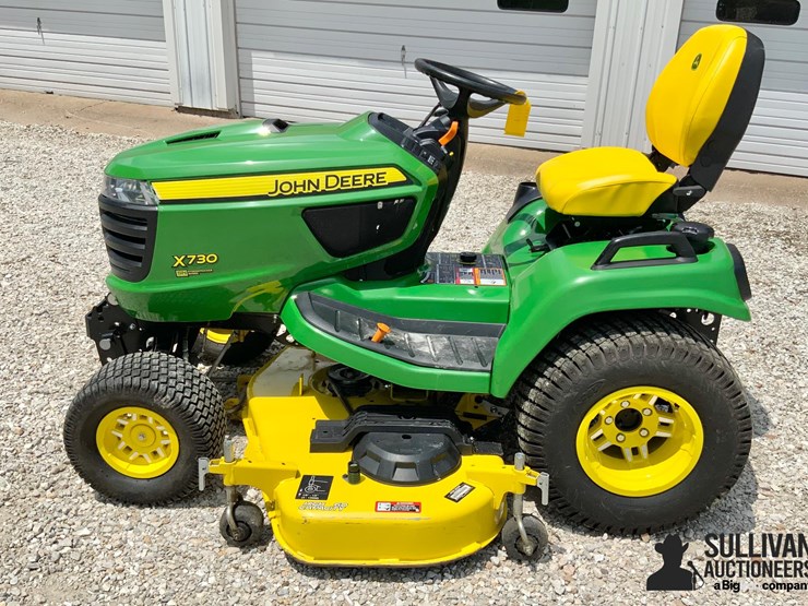 2021-john-deere-x730-image-8