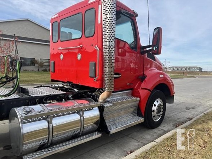 2016-kenworth-t880-image-39