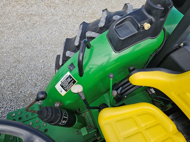 2015-john-deere-5075e-image-12