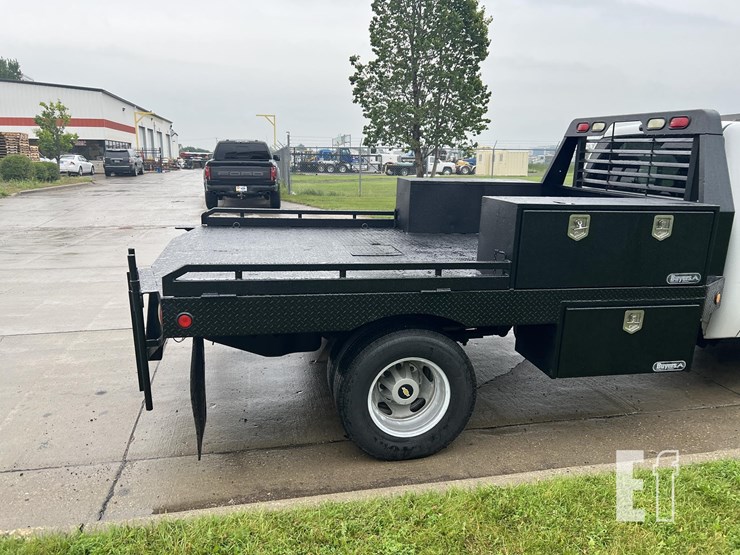2011-chevrolet-3500hd-image-17