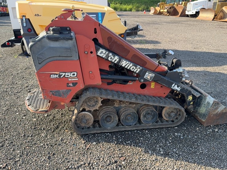ditch-witch-sk750-image-4