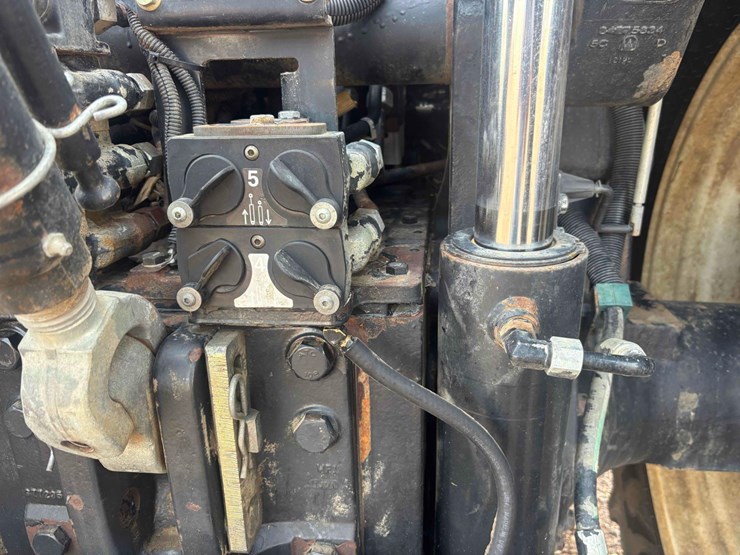 2012-new-holland-t8.360-image-27