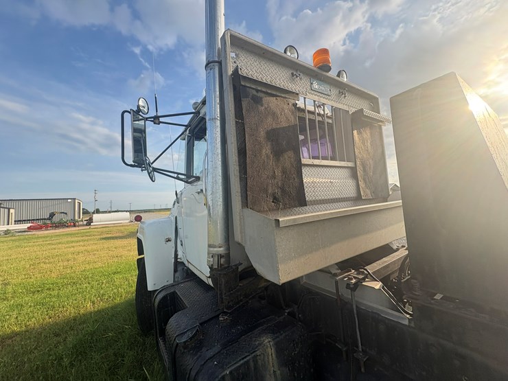 1982-mack-r686-image-23