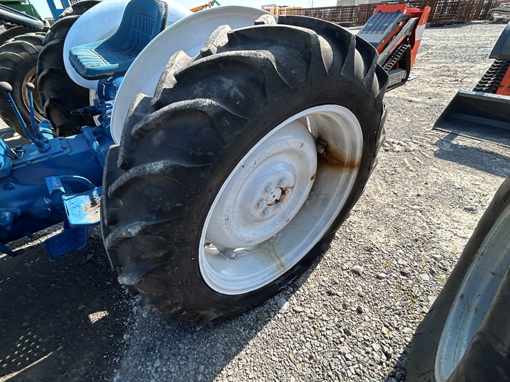ford-4000-image-12