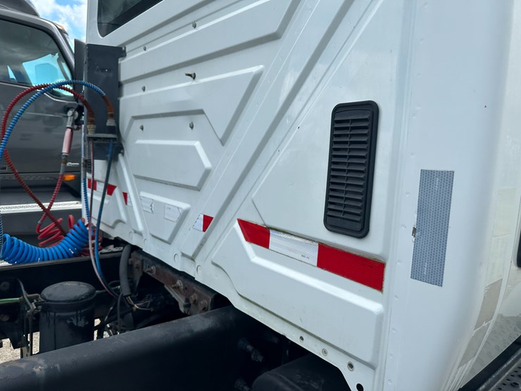 2006-international-durastar-4400-image-36