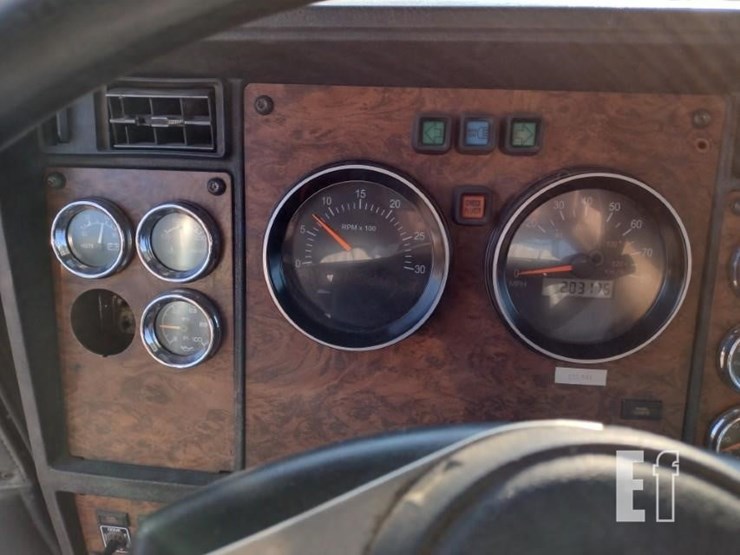 1999-kenworth-w900-image-11