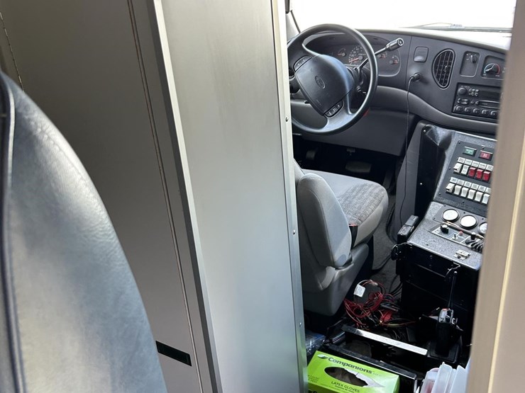 1999-ford-e450-image-23