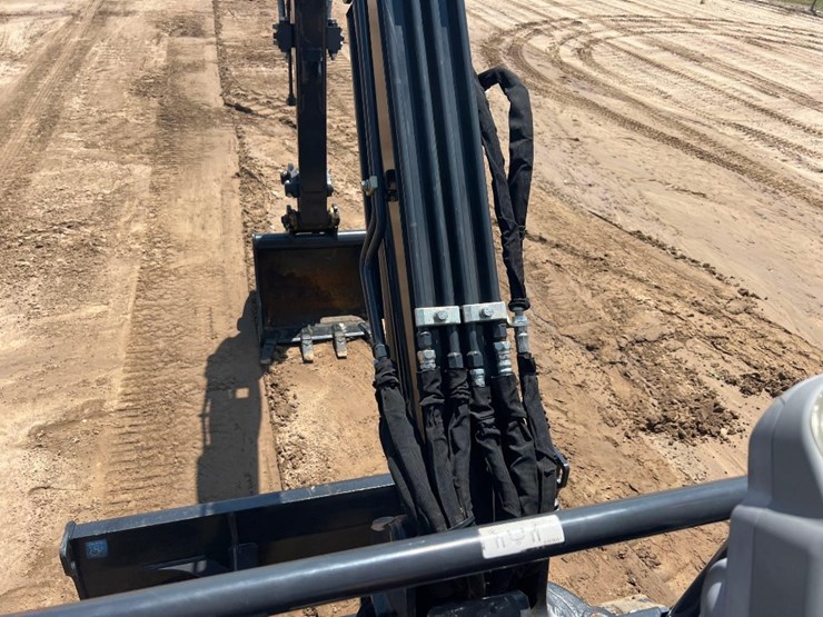 2023-deere-30g-image-36