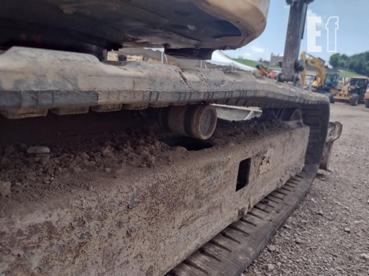 2022-deere-26g-image-37