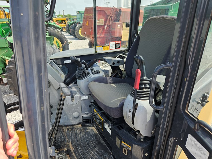 2019-deere-60g-image-8