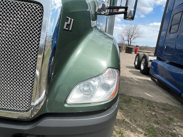 2018-kenworth-t680-image-10