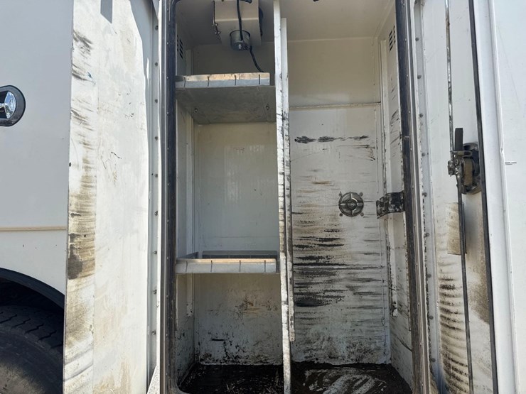 2014-freightliner-s/a-service-truck-image-26
