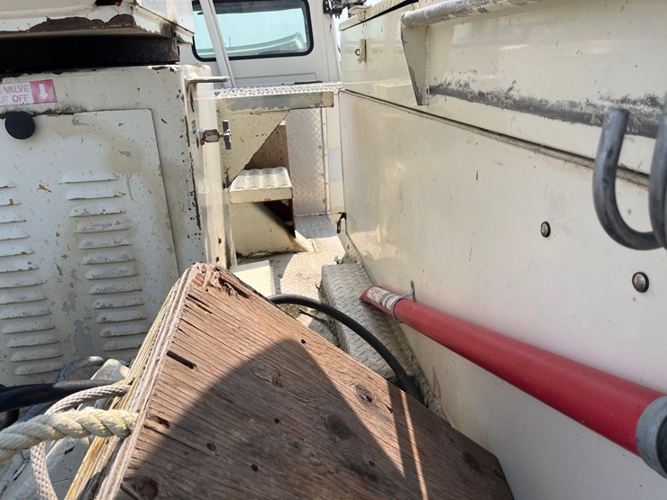 1998-freightliner-fl70-image-32