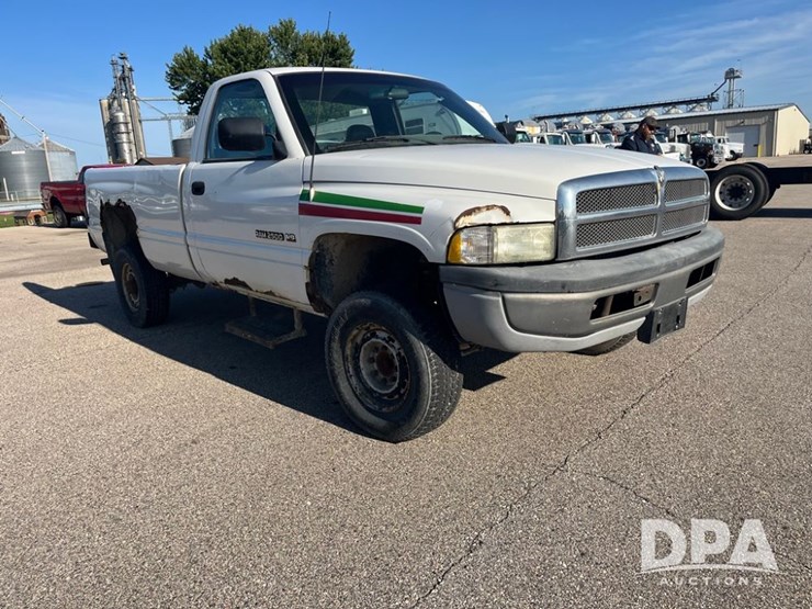 1995-dodge-ram-2500-image-1